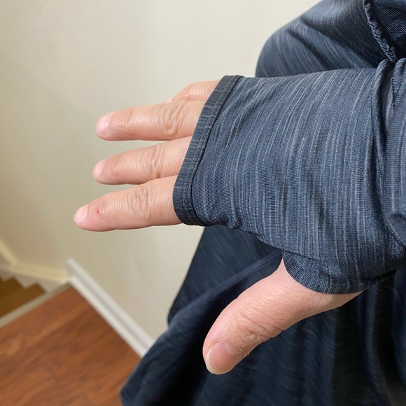 Betsey Johnson  performance spot gray top size Medium - Picture 5 of 7